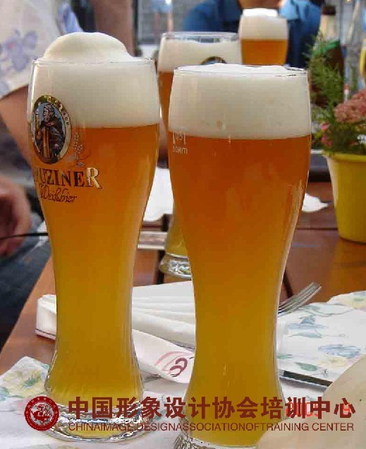 德国啤酒的文化礼仪_礼仪社区_中国形象设计