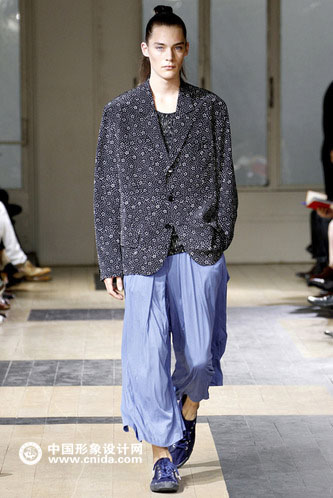 yohji带来男士打褶裙裤_时尚前沿_中国形象设