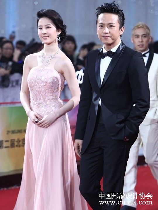 第二届北京国际电影节明星红毯盛装秀大比拼_