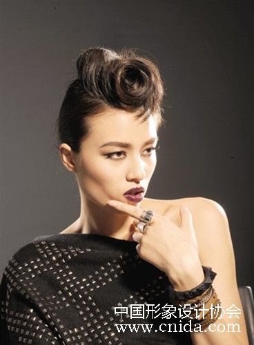 粗眉大女人走红当下_个人形象设计_中国形象