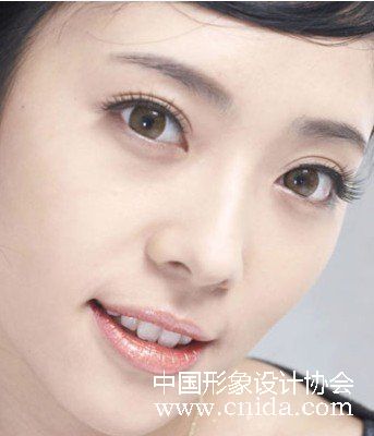 使用眼线画法让你搞定难看眼型_个人形象设计