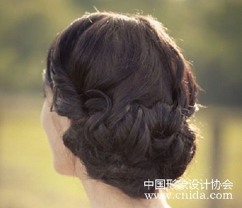 8款优雅低发髻新娘盘发造型 _个人形象设计_中