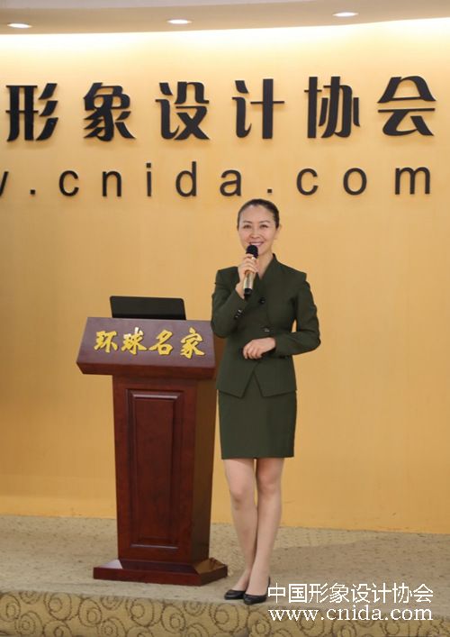 礼仪培训专家徐文波讲授礼仪行为规范