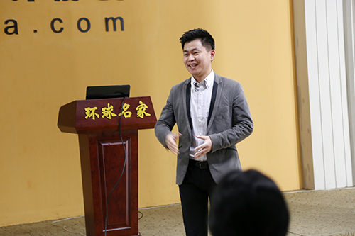 班主任叶老师做自我介绍