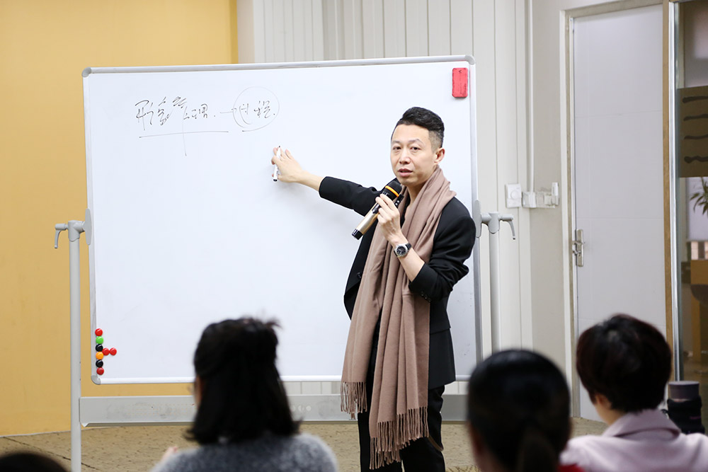 韩久九老师在课堂上