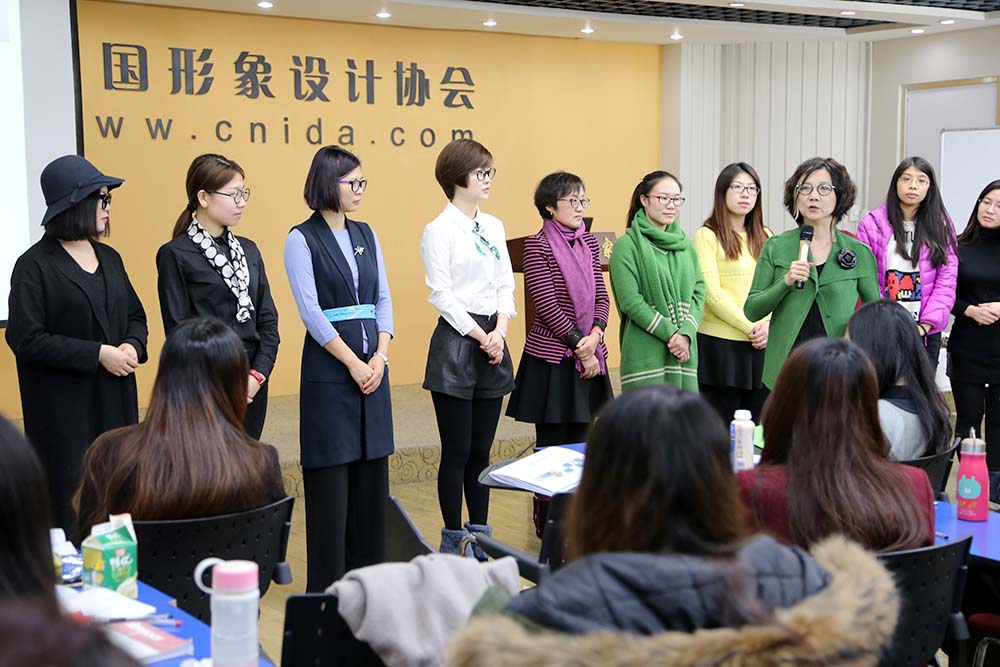 关于眼镜佩戴的课堂互动