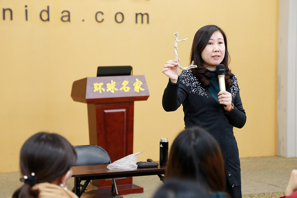 心灵成长专家于焕新老师