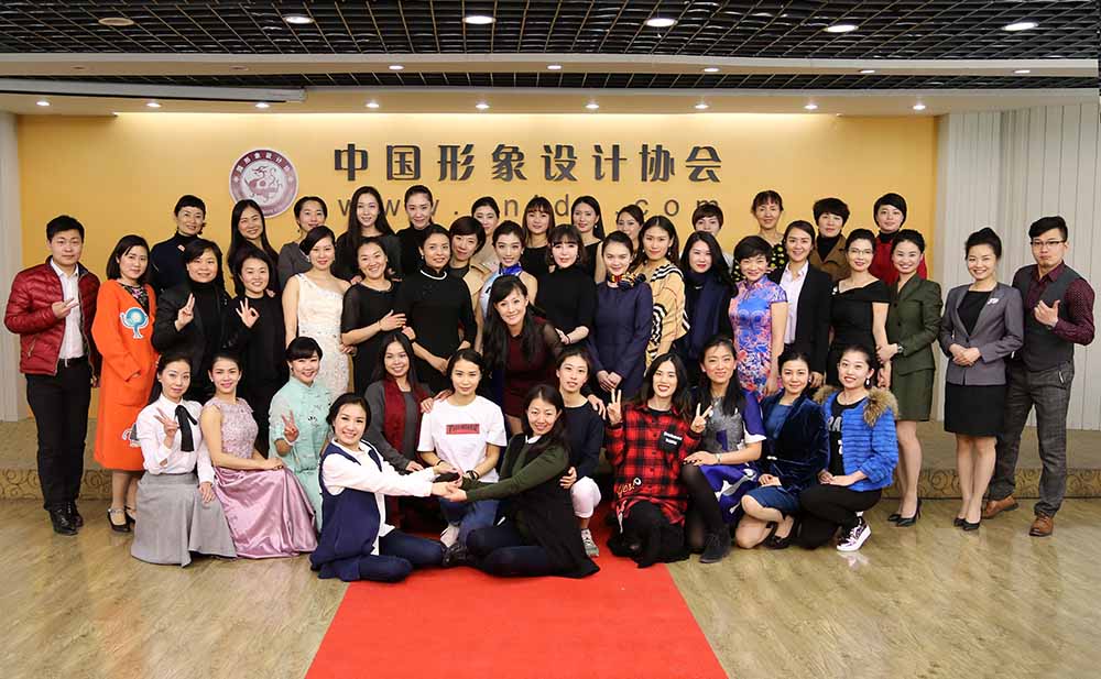 第55届形象礼仪讲师班学员及中形协工作人员合影