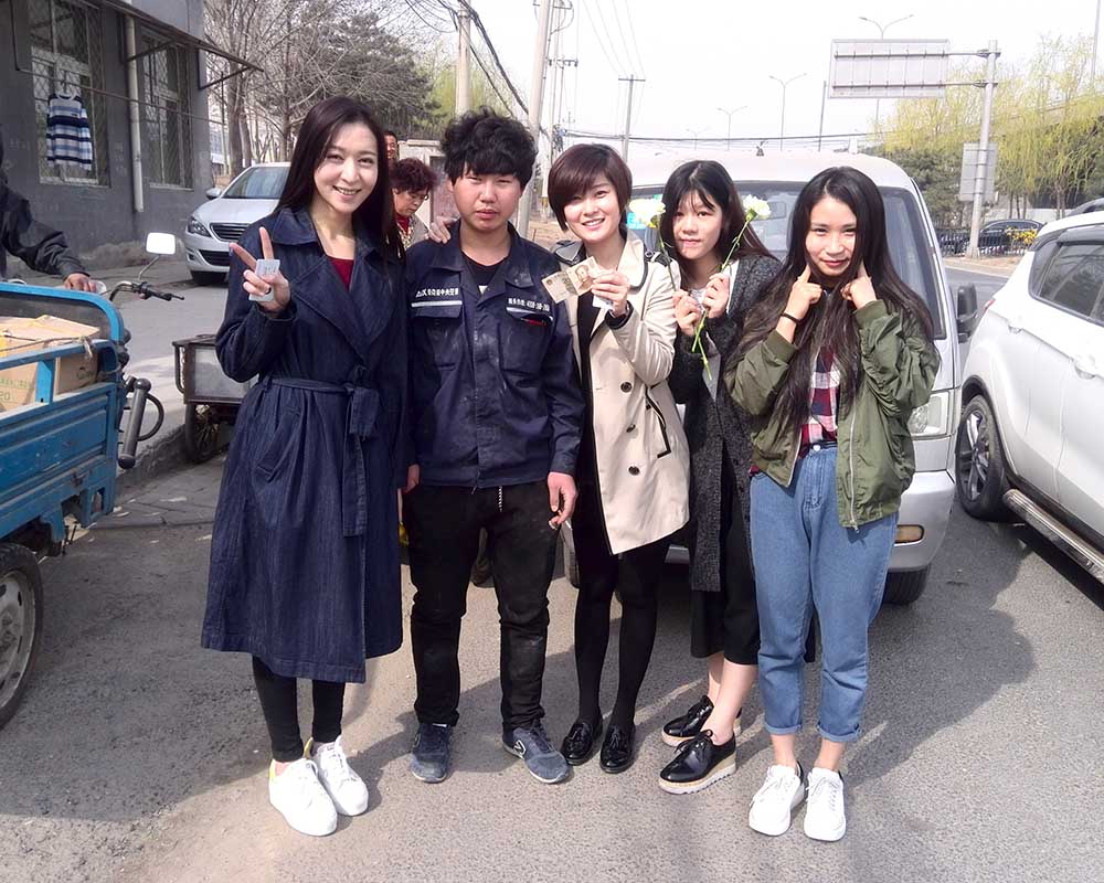 和爱心小伙子吴少聪合影