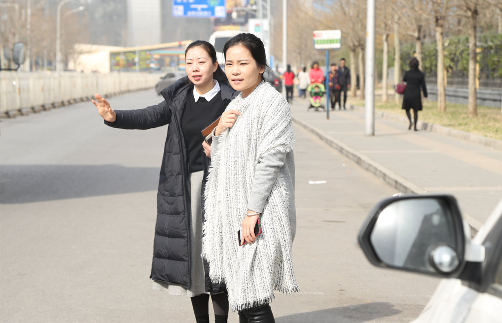 学员在找路线