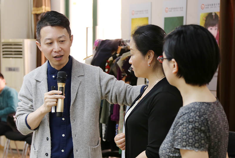 韩久九老师为同学们的穿衣色彩作点评分析