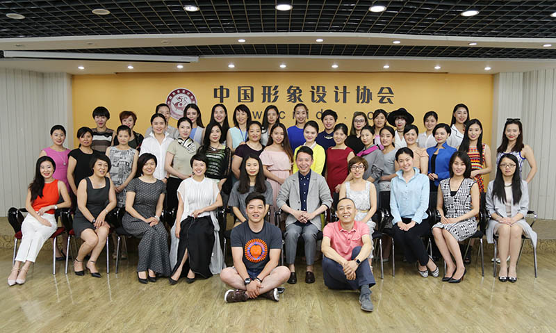 韩久九老师和全体同学合影