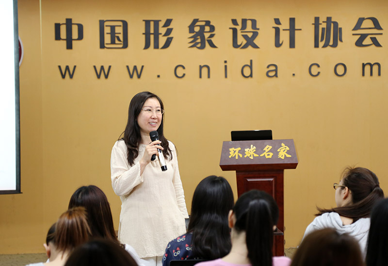心灵成长专家于焕新老师
