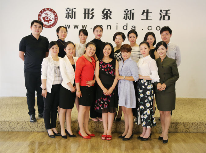 学员和徐老师及协会工作人员合影留念