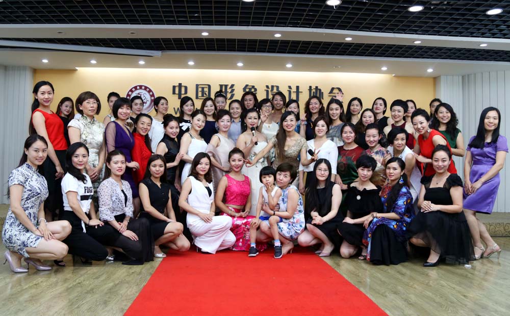 第58届形象礼仪讲师班学员及中形协工作人员合影
