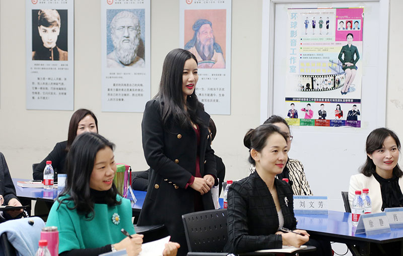 正在回答金教授问题的同学