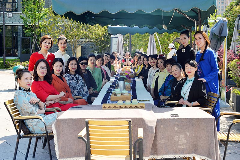 徐铱弥老师参加活动合影