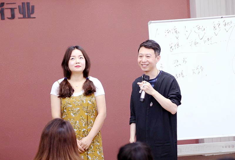 韩久九老师现场为同学进行风格分析