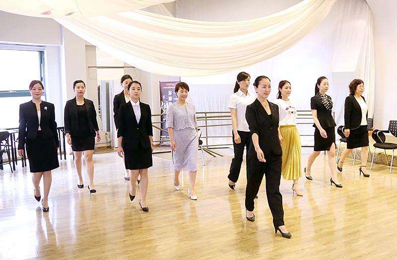 往届医护、银行、餐饮专业服务礼仪实训班训练花絮