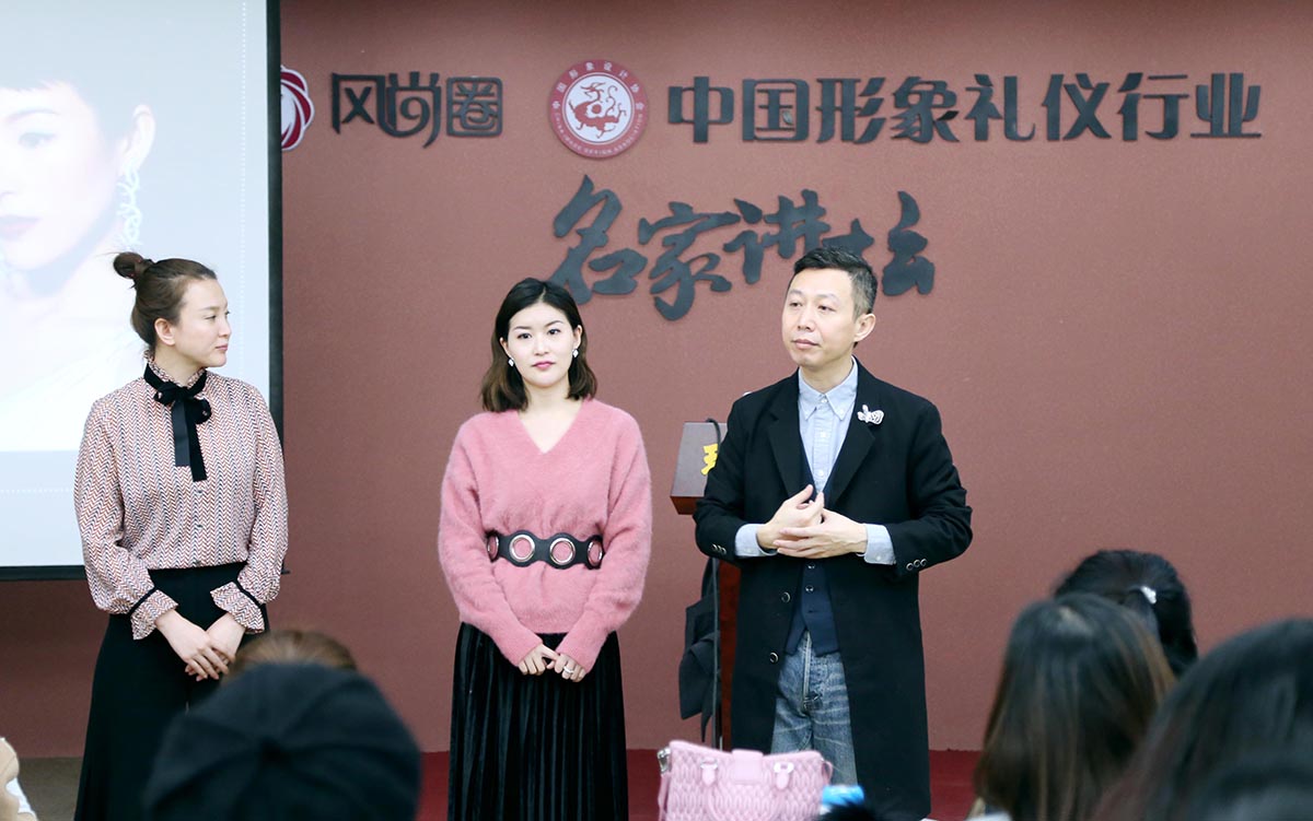 韩久九老师现场为同学进行风格分析
