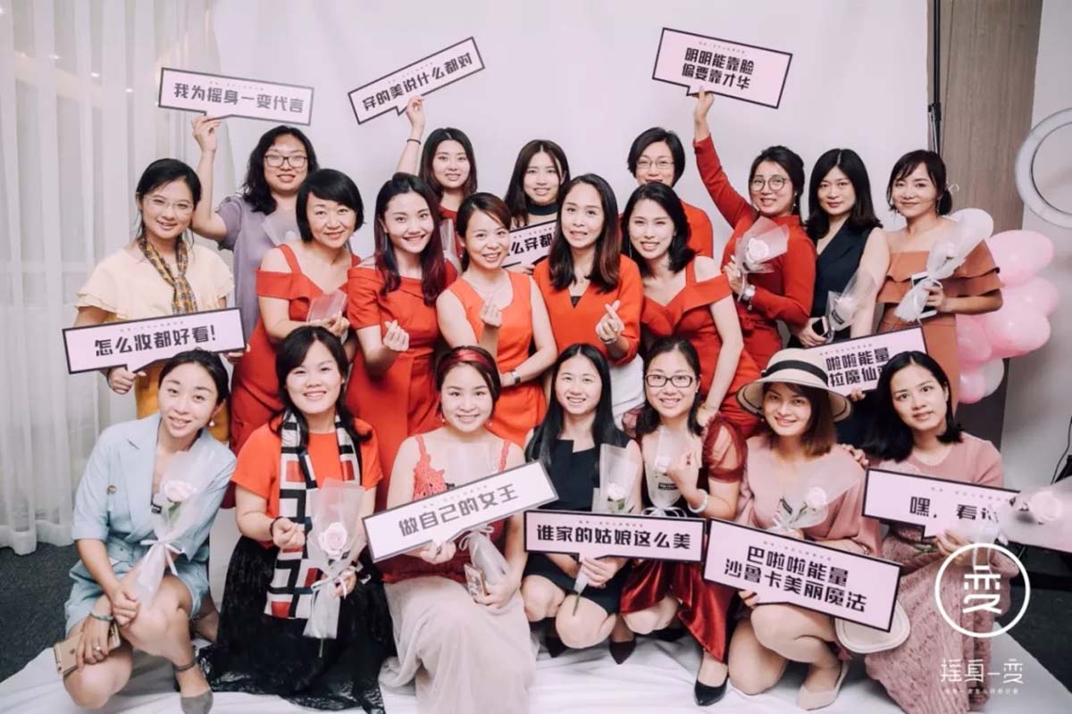 密思乔老师和学员合影留念