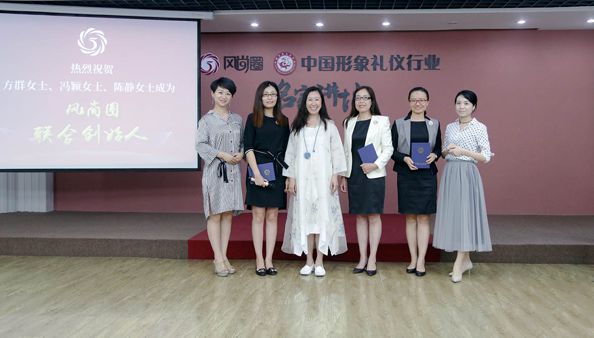 于焕新老师和四位联合创始人及曾歌副主席合影留念