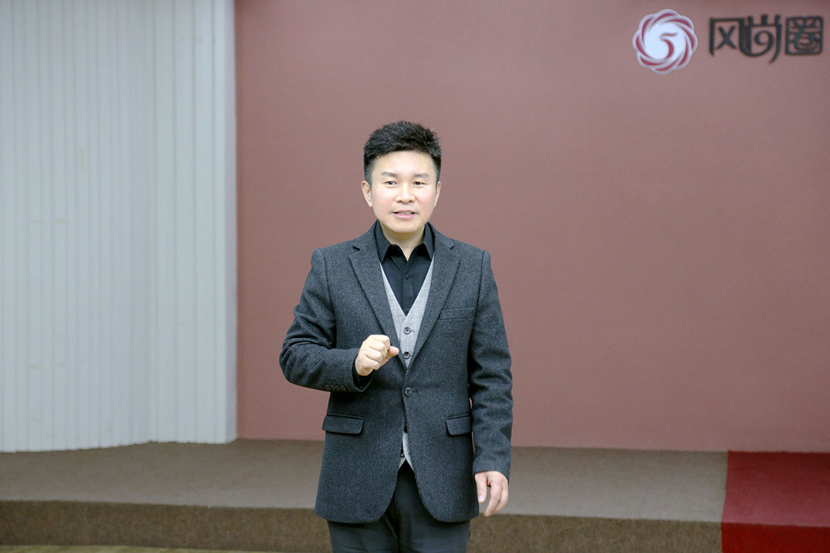 程从正先生主持本届礼仪培训师训练营的闭幕式
