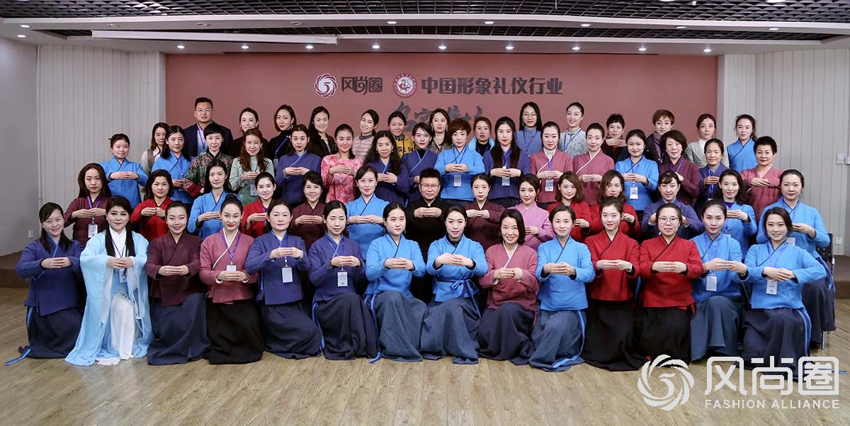 礼仪班第一天课程全体需着风尚圈新汉服参加
