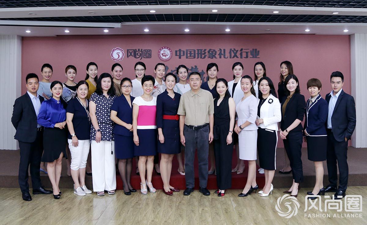 往届金正昆高级政务与商务礼仪研修班结业合影