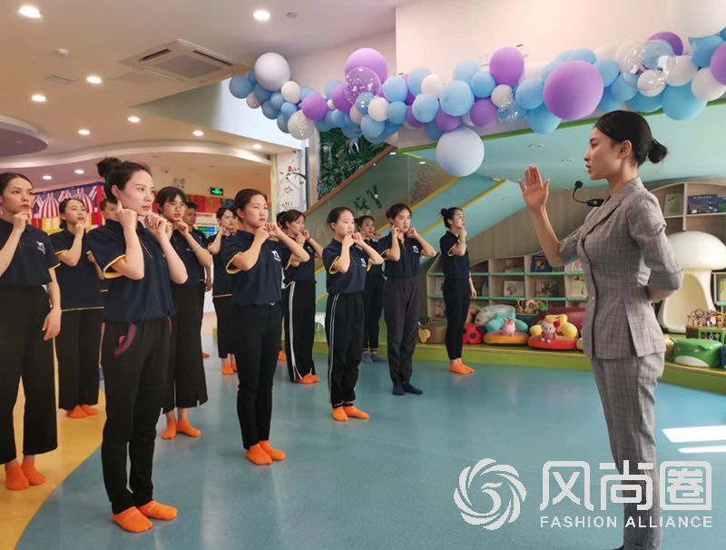 广西桂林形体圈礼仪圈秘书长翟霞老师近期培训花絮