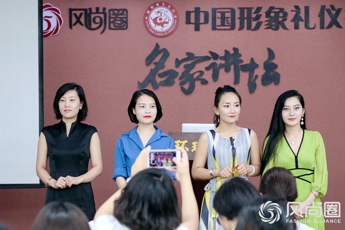 参加互动的同学们