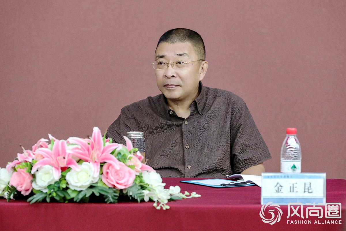 课堂上的金正昆教授