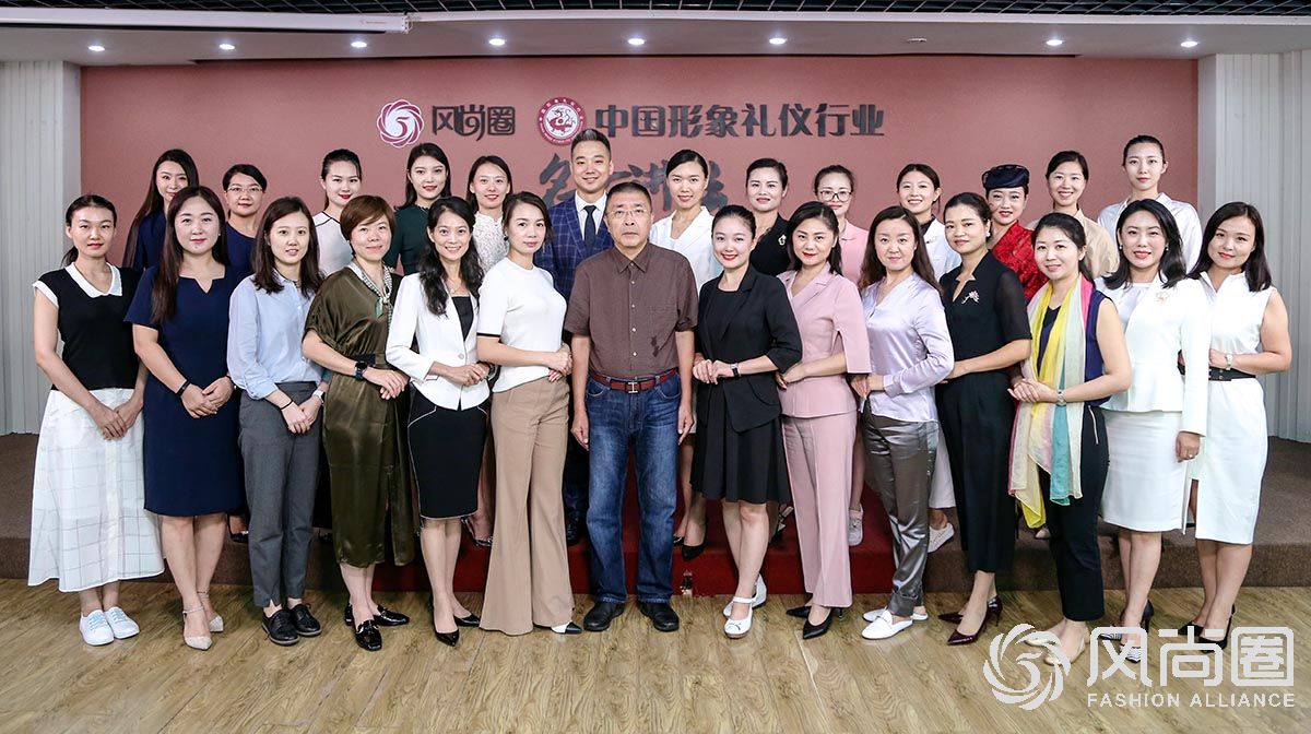 师生结业合影留念