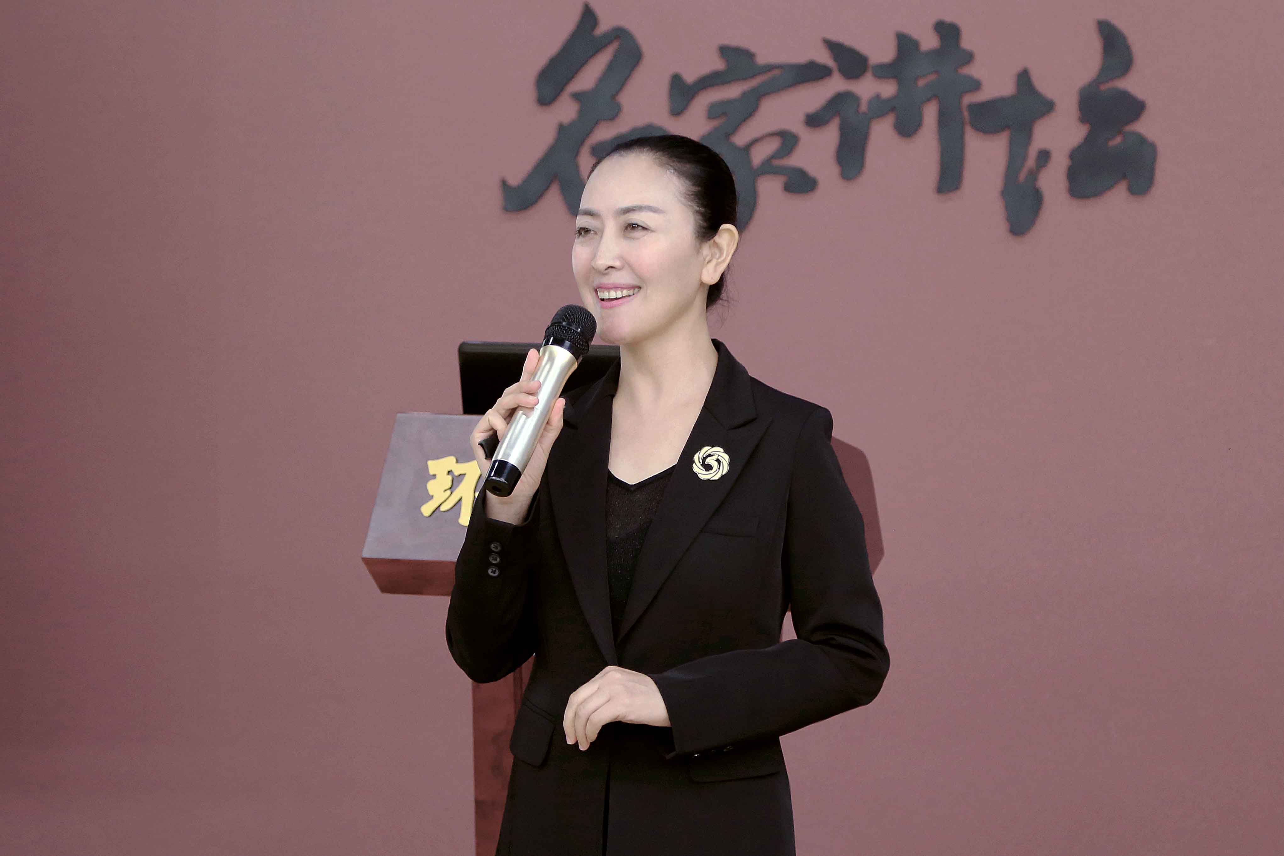 礼仪培训师