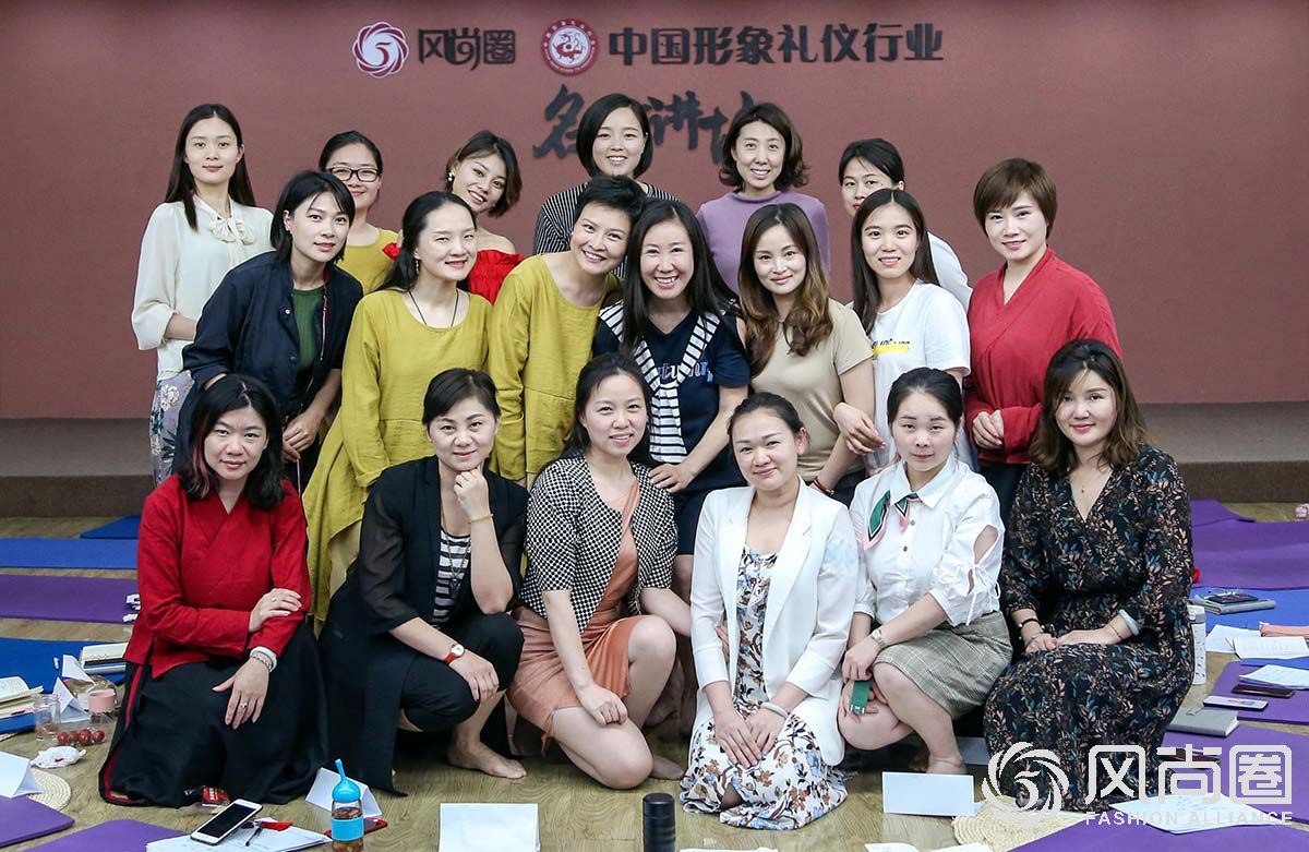 往届心灵成长培训师高级班师生合影