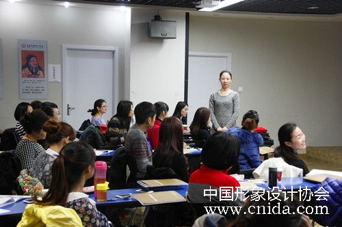中国形象设计协会形象设计班与礼仪培训班开班