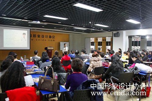 中国形象设计协会形象设计班与礼仪培训班开班