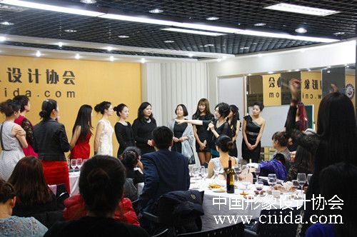 中国形象礼仪协会形象设计和礼仪培训班开班