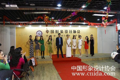 中国形象设计协会形象设计与礼仪培训班开班