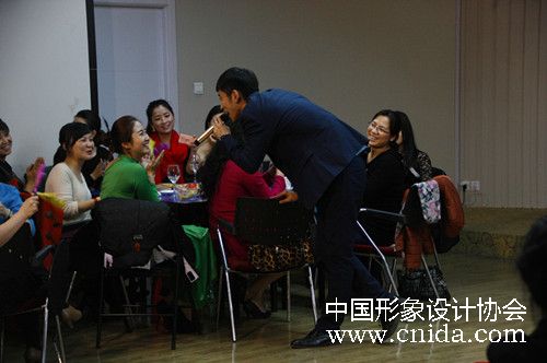 中国形象设计协会形象设计与礼仪培训班开班