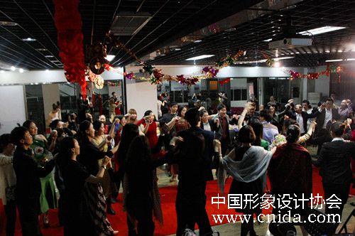 中国形象设计协会形象设计与礼仪培训班开班