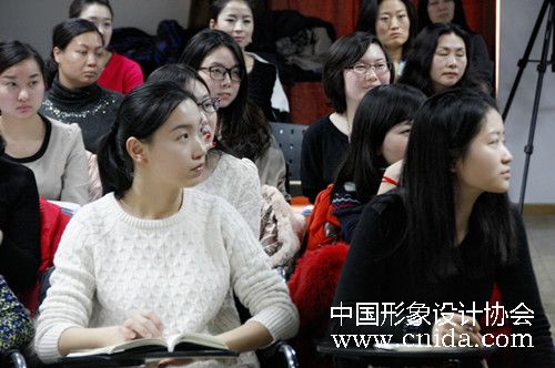 中国形象设计协会形象设计班与礼仪培训班开班