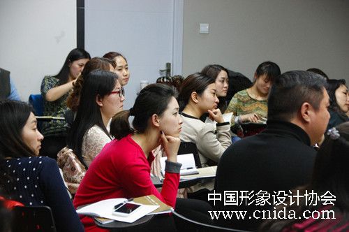 中国形象设计协会形象设计班与礼仪培训班开班