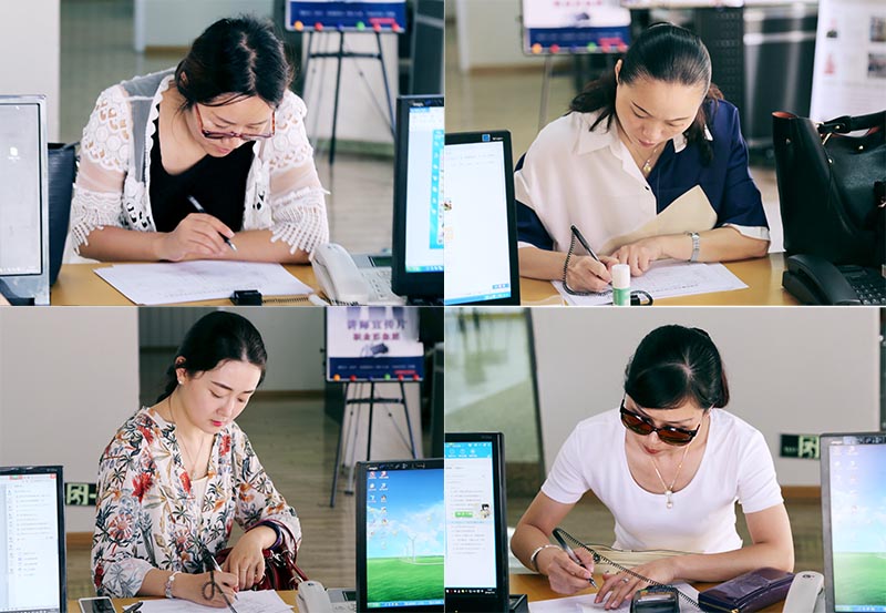 办理报到手续的学员们