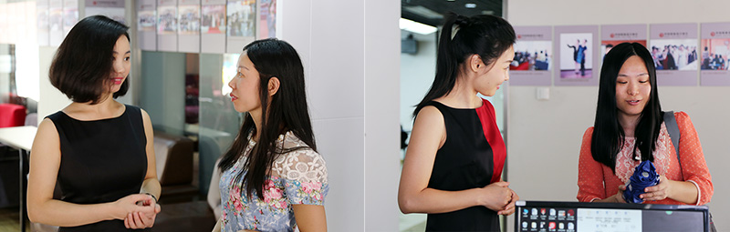 协会工作人员向学员解答问题