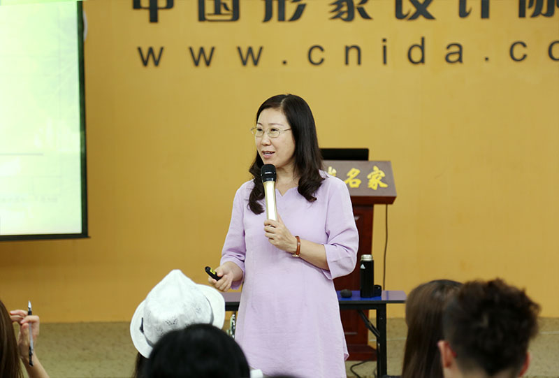 心灵成长专家于焕新老师