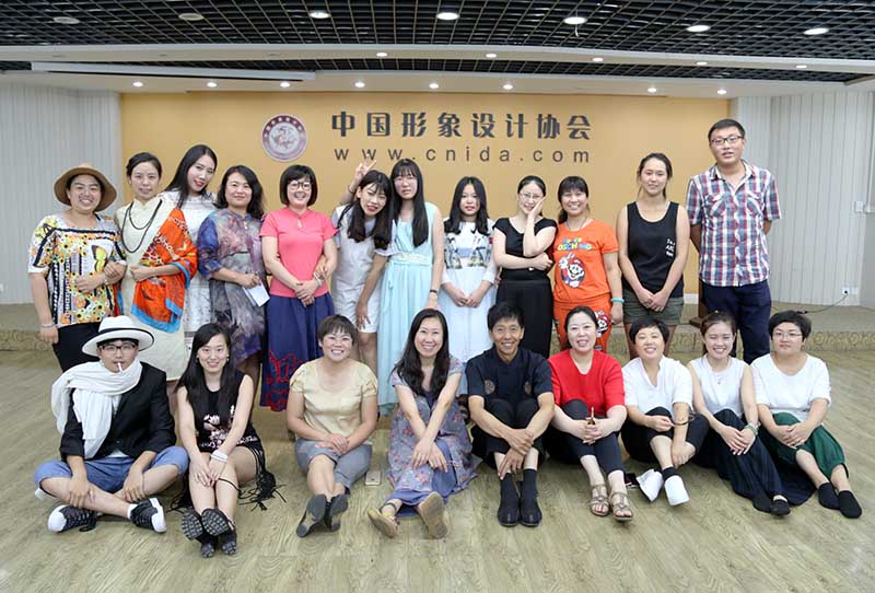 毕业演出后的全体合影