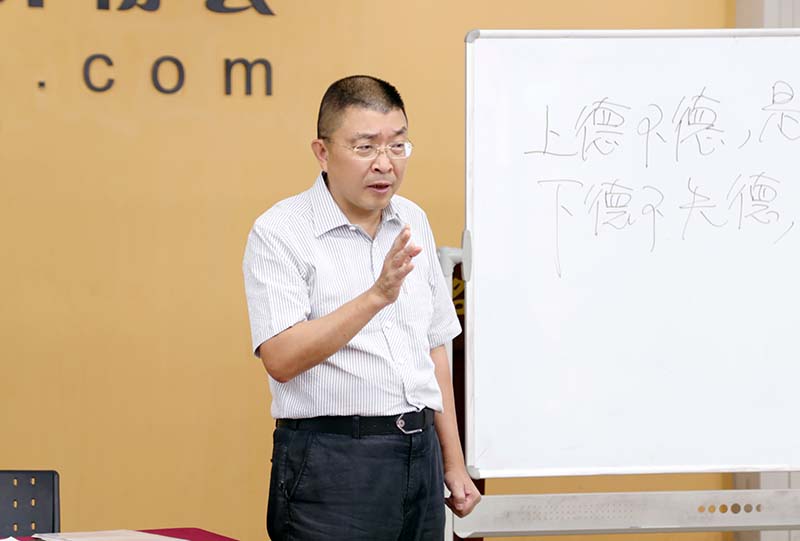 著名公共关系与礼仪专家金正昆教授