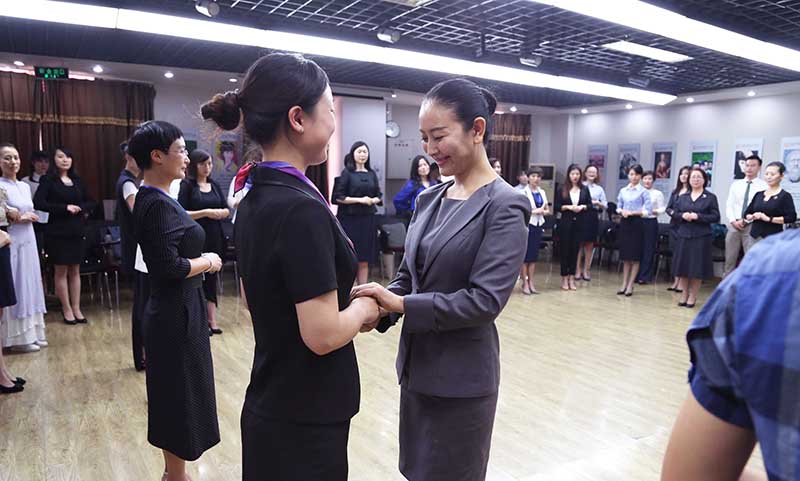 礼仪培训师,礼仪培训师