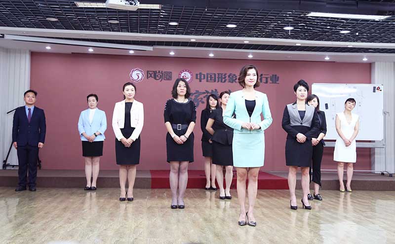 礼仪培训师,礼仪培训师